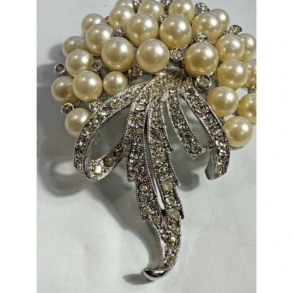 Silver Tone Faux Pearl Rhinestone Floral Bouquet Ribbon Brooch Pin Wedding Gala
